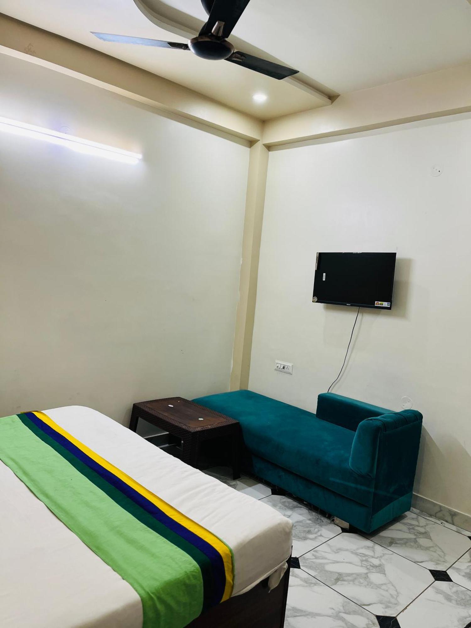 G B Palace Homestay 3* Agra (Uttar Pradesh)