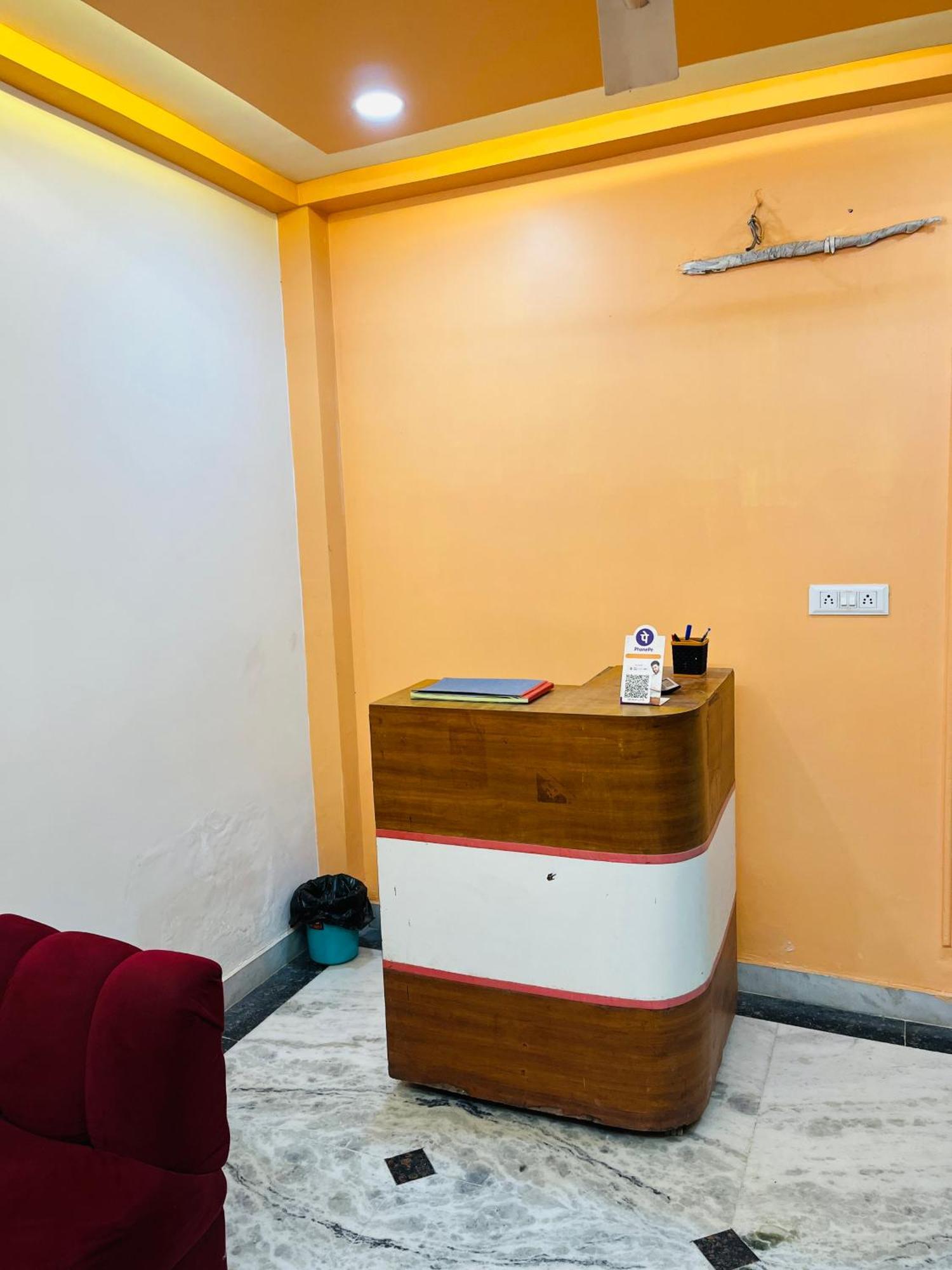 Hotel G B Palace Homestay