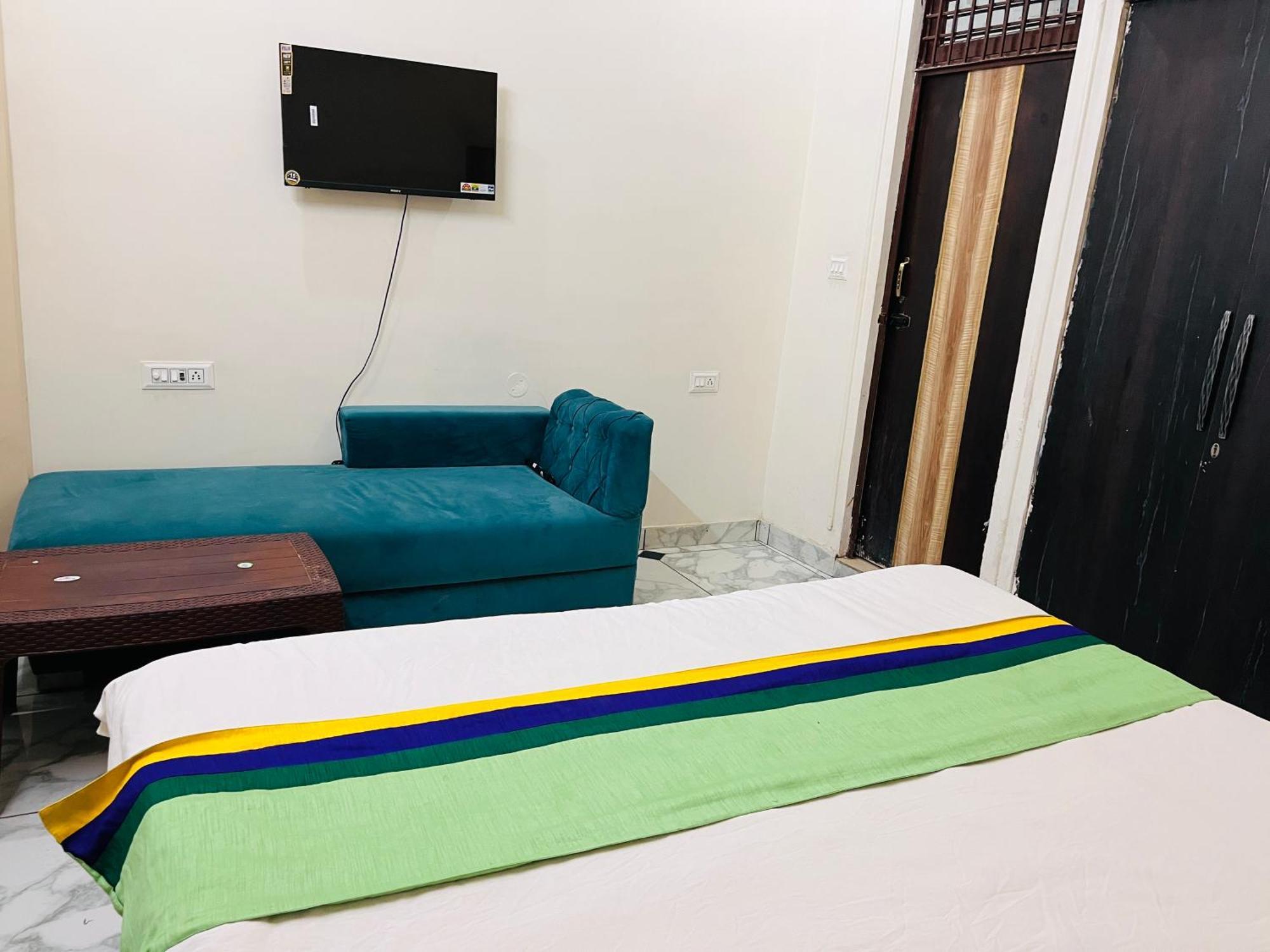 G B Palace Homestay Hotel 3*