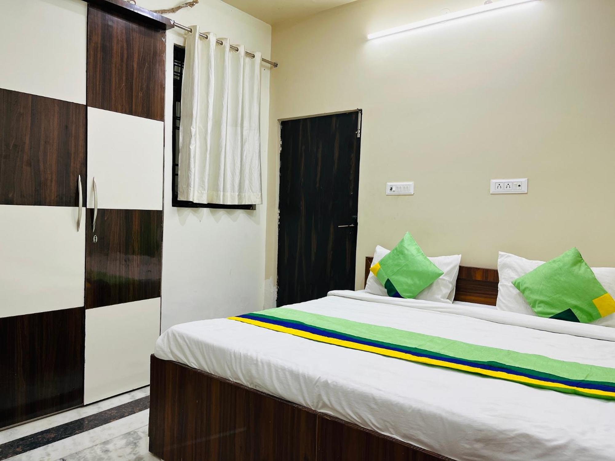 G B Palace Homestay Hotel 3*